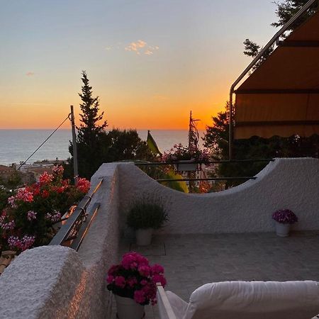 Aparthotel Vista Stromboli à Paola Extérieur photo