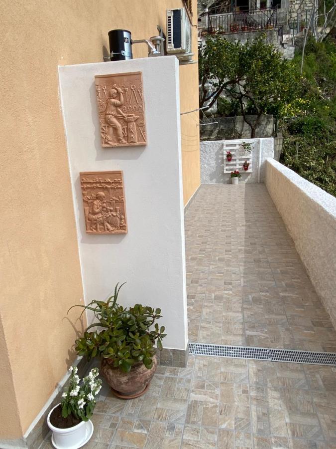 Aparthotel Vista Stromboli à Paola Extérieur photo
